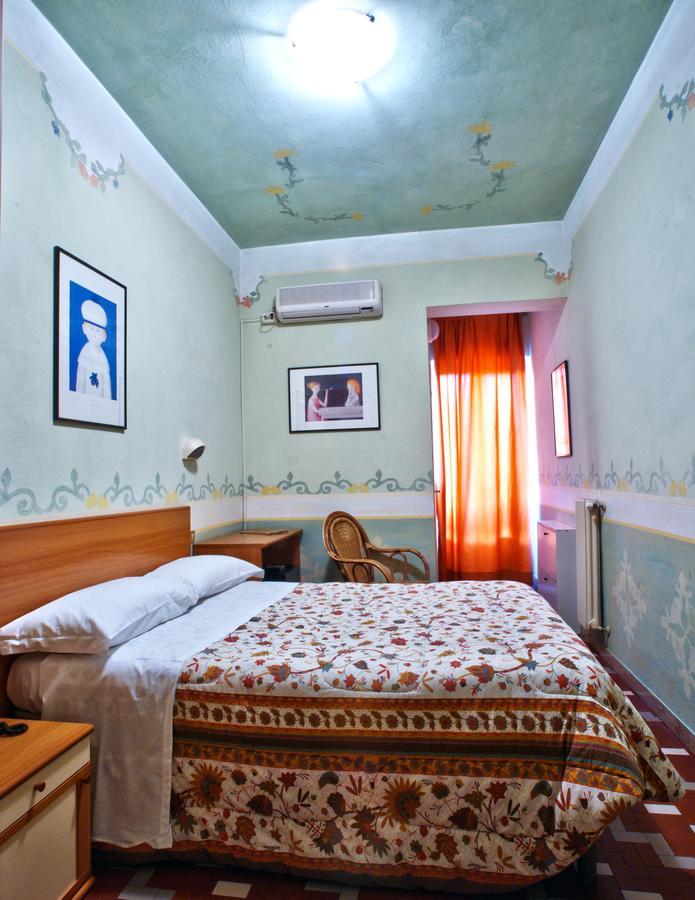 Hotel Luciana Марина-ді-Масса Екстер'єр фото