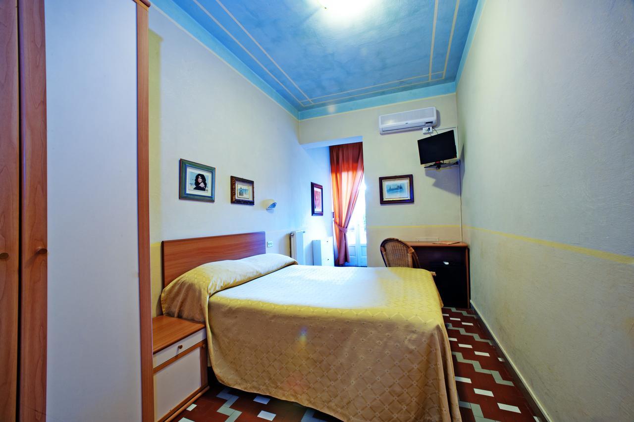 Hotel Luciana Марина-ді-Масса Екстер'єр фото