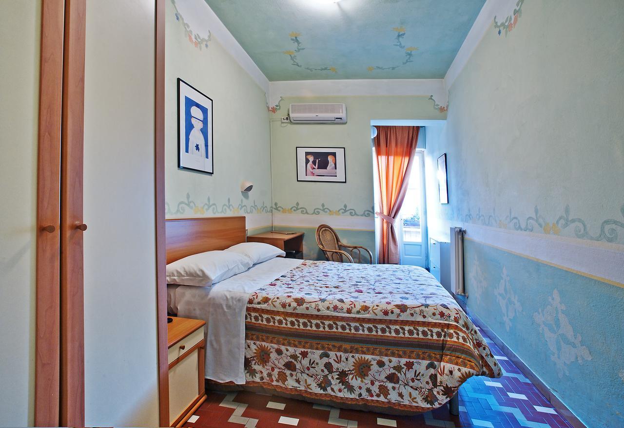 Hotel Luciana Марина-ді-Масса Екстер'єр фото